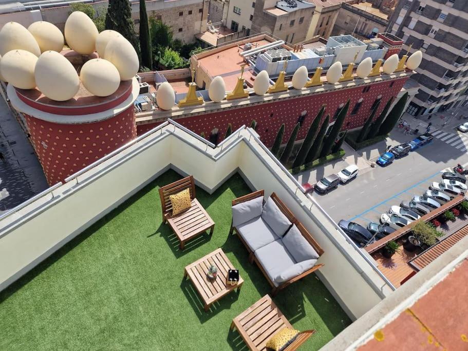 Atico Frente Al Museo Dali Apartment Фигерас Екстериор снимка