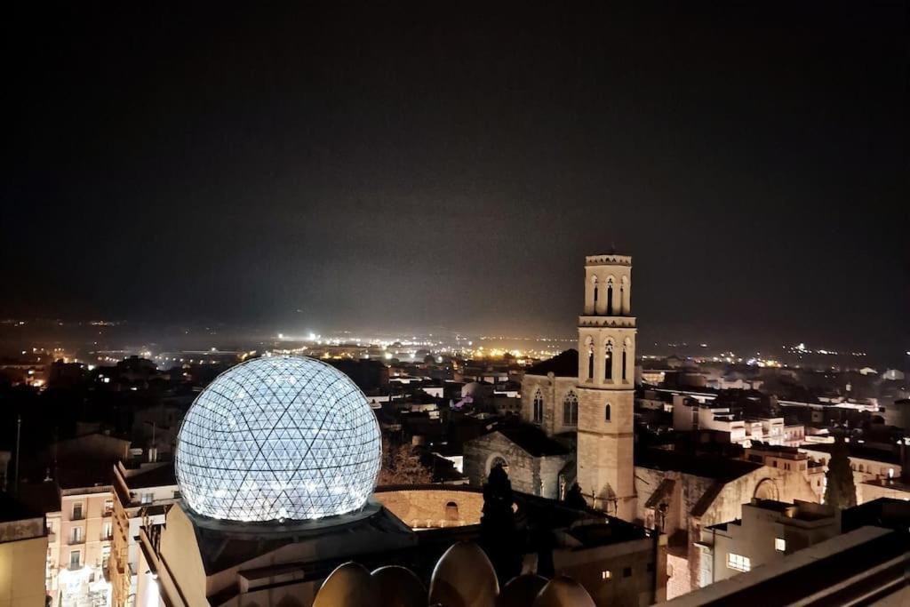 Atico Frente Al Museo Dali Apartment Фигерас Екстериор снимка